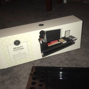 Beauty Station Organizer